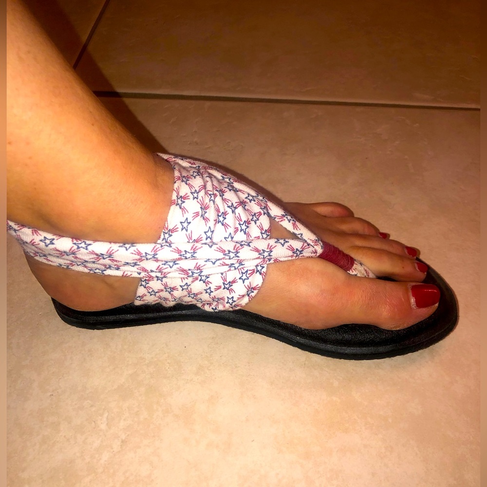 NWOT Sanuk Yoga Mat Women’s Size 6 Sandals